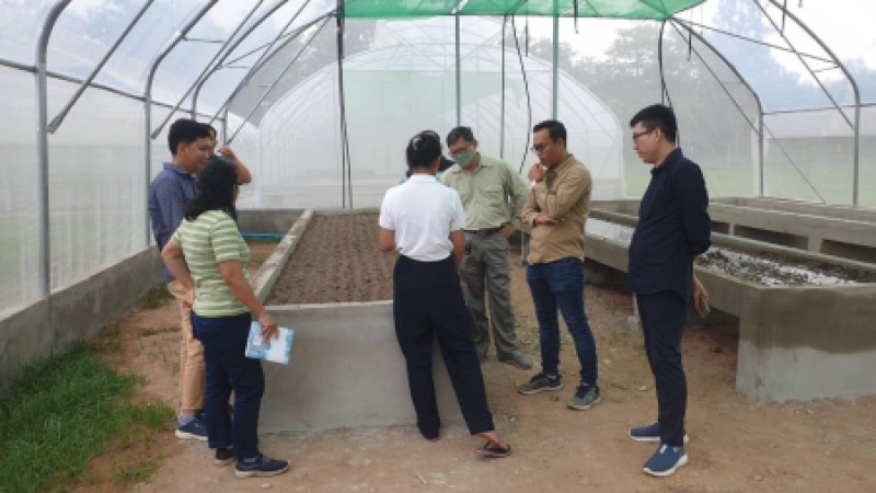 ពិនិត្យវាយតម្លៃ និងប្រគល់ទទួលផ្ទះសំណាញ់(Net house) ដែលក្រុមហ៊ុន Khmer Modern Farming បានចុះកិច្ចសន្យាសាងសង់