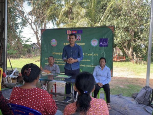វគ្គបណ្តុះបណ្តាលស្តីពី “ស្តង់ដារនៃការអនុវត្តកសិកម្មល្អកម្ពុជា CamGAP” នៅភូមិសេរីវង្ស ឃុំត្រពាំងឬស្សី ស្រុកកំពង់ស្វាយ ខេត្តកំពង់ធំ