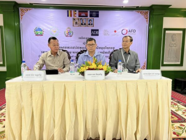 វេទិកាផ្គូផ្គងស្តីពី​ "ការកសាងភាពជាដៃគូអាជីវកម្មកសិកម្មបរិយាបន្នរវាងសហគ្រាសកសិកម្ម​ សហគមន៍​កសិកម្ម​ និងកសិករ​ចិញ្ចឹម​មាន់ស្រុក" នៅសណ្ឋាគារគ្លរៀស​ ខេត្តកំពង់ធំ