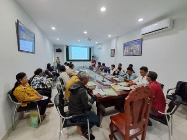 វគ្គបណ្តុះបណ្តាលភា្នក់ងារសុខភាពសត្វភូមិស្តីអំពីផ្នែកជំងឺបក្សី(មាន់) និងការអនុវត្តជីវសុវត្តិភាពឲ្យបានត្រឹមត្រូវក្នុងការចិញ្ចឹមមាន់ស្រែ