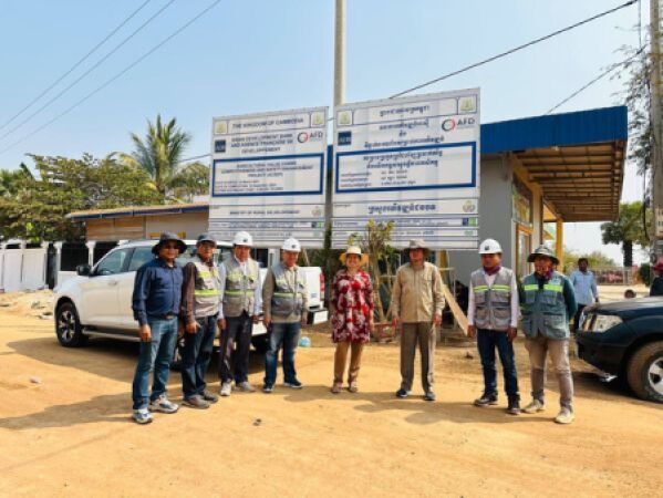 ត្រួតពិនិត្យ និងតាមដានវឌ្ឍនៈភាពការងារកិច្ចការពារសុវត្ថិភាពបរិស្ថាន សង្គម និងយេនឌ័រ ក្នុងកំឡុងពេលសាងសង់ផ្លូវជនបទក្រាលកៅស៊ូសរុបចំនួន ០៦ខ្សែ