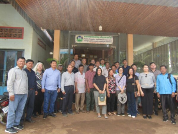 ក្រុមបេសកម្មវាយតម្លៃពាក់កណ្តាលគម្រោង របស់ធនាគារអភិវឌ្ឍន៍អាស៊ី និងក្រុមការងារគ្រប់គ្រងគម្រោង បានពិពិនិត្យ និងវាយតម្លៃប្រសិទ្ធភាពអនុវត្តគម្រោងរបស់សហគមន៍កសិកម្មសំបូរមានជ័យ