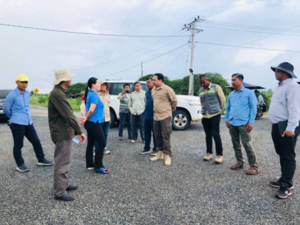 ក្រុមការងារបានចុះពិនិត្យមើលការសាងសង់ផ្លូវចំនួន ០២ខែ្ស របស់ភ្នាក់ងារអនុវត្តគម្រោង (PIU3) នៃក្រសួងអភិវឌ្ឍន៍ជនបទ (MRD)