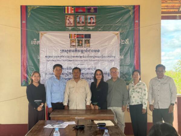 កម្មវិធីអប់រំផ្សព្វផ្សាយស្តីពីការលើកកម្ពស់ស្ត្រីអោយចូលរួមក្នុងការសាងសង់ផ្លូវជនបទជូនដល់ប្រជាពលរដ្ឋសម្រាប់ខ្សែផ្លូវបន្ថែមថ្មីចំនួន ៣ខ្សែ មានប្រវែងសរុប ២៥.២៤គម ស្ថិតក្នុងខេត្តគោលដៅគម្រោងគឺខេត្តក