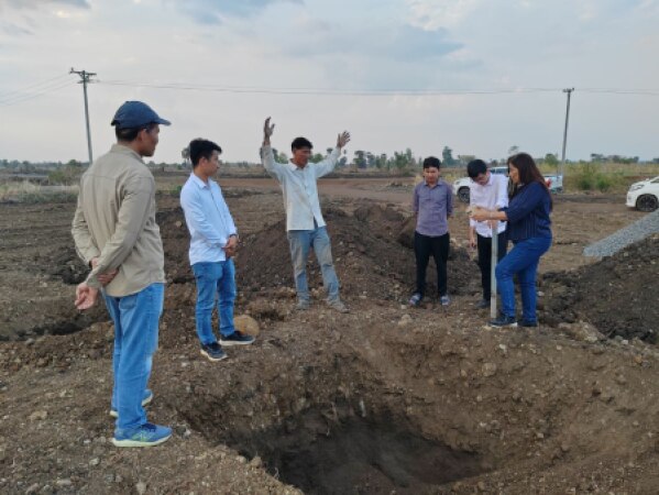 ចុះពិនិត្យវឌ្ឍនភាពនៃការអនុវត្តគម្រោងពីការចាប់ផ្តើមសាងសង់ហេដ្ឋារចនាសម្ព័ន្ធខ្នាតតូច (Small Infrastructure)